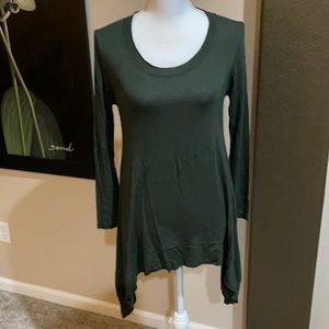 Hunter Green asymmetrical long sleeve tshirt
